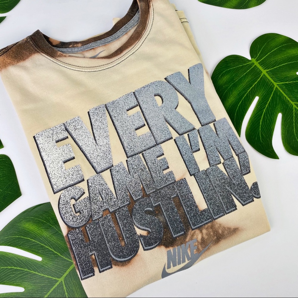 Nike Hustle Shirt Regular fit MED logo on front